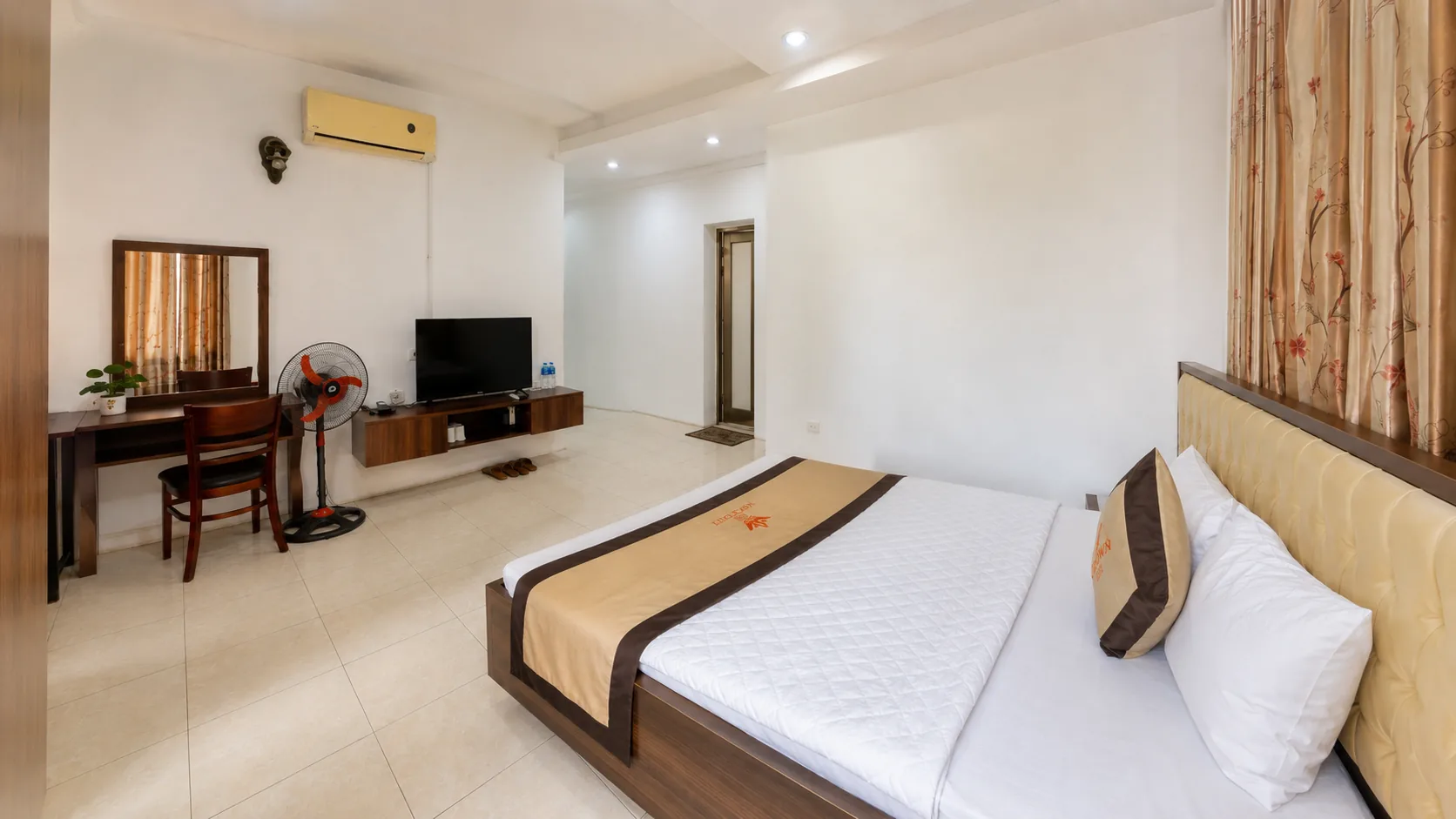 Hội trường tiệc cưới sang trọng tại Crown Palace Thái Nguyên